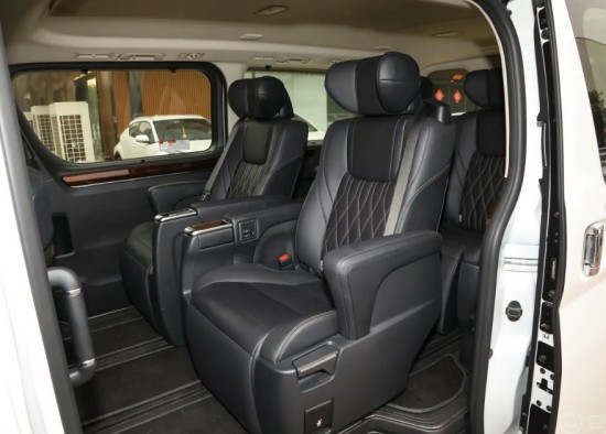 汽车租赁服务大揭秘：如何选择最适合你的租车方案？