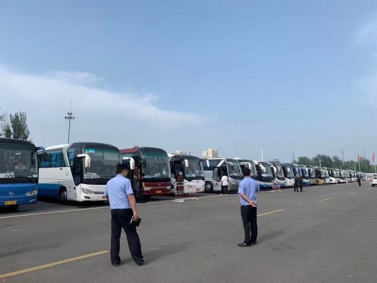 北京大巴车租赁，快速高效通勤首选(图1)