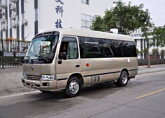 北京包车车型——19座金旅中巴